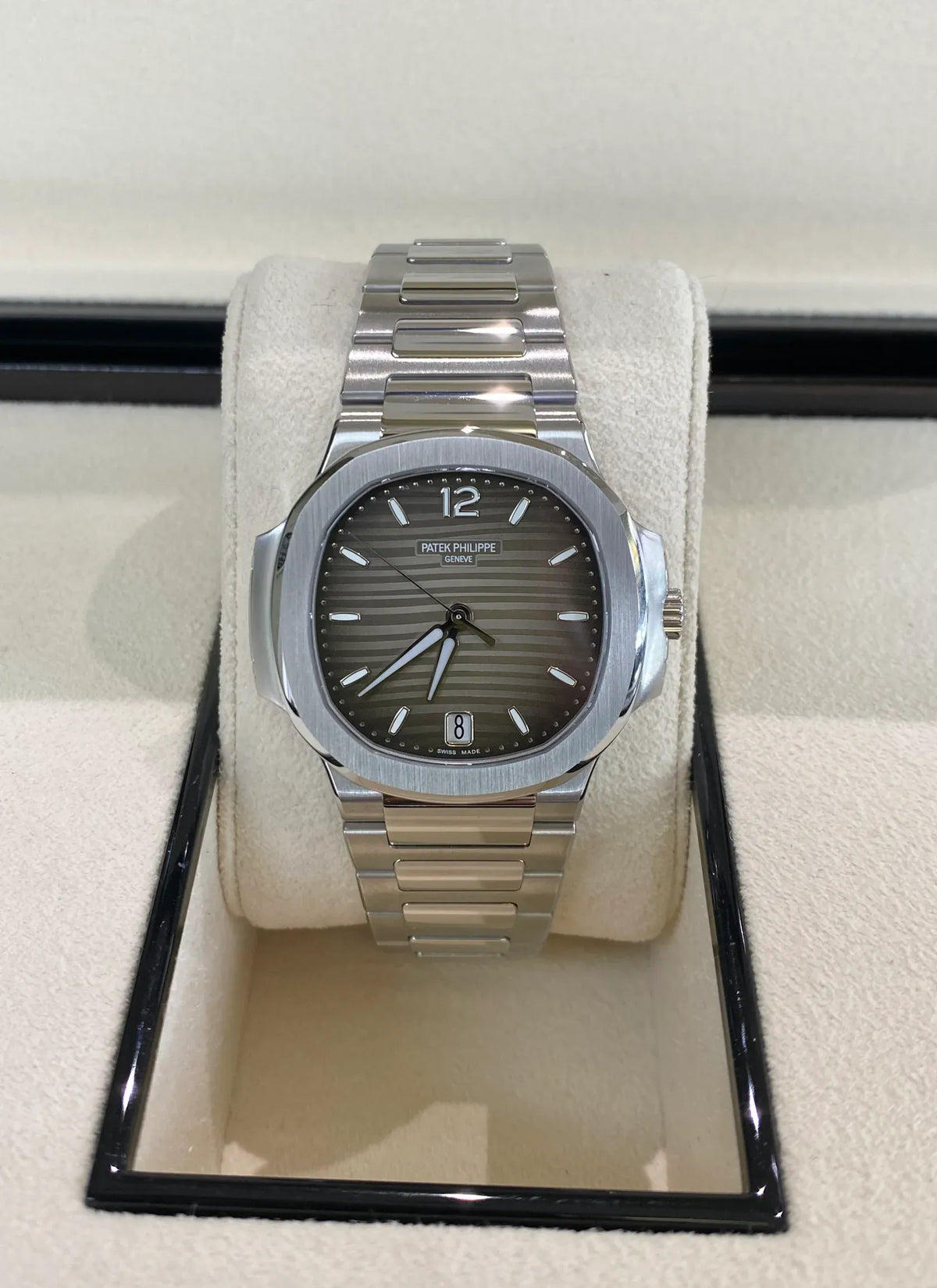 Patek Philippe Nautilus Watch 35.2mm 7118/1A-011