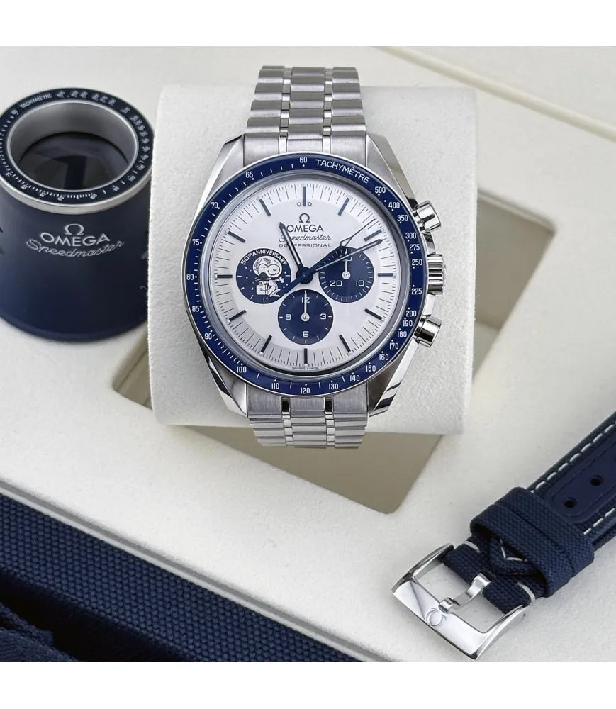 Omega Speedmaster Silver Snoopy Award Watch 42mm 310.32.42.50.02.001
