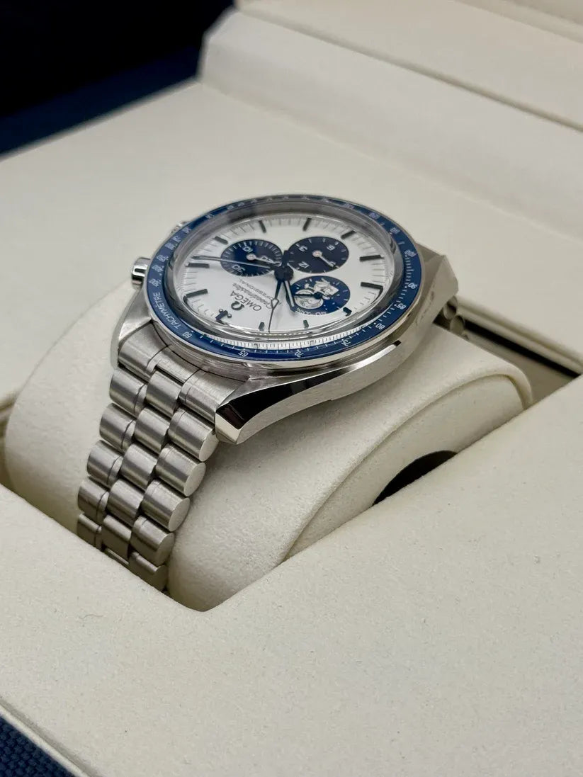 Omega Speedmaster Silver Snoopy Award Watch 42mm 310.32.42.50.02.001