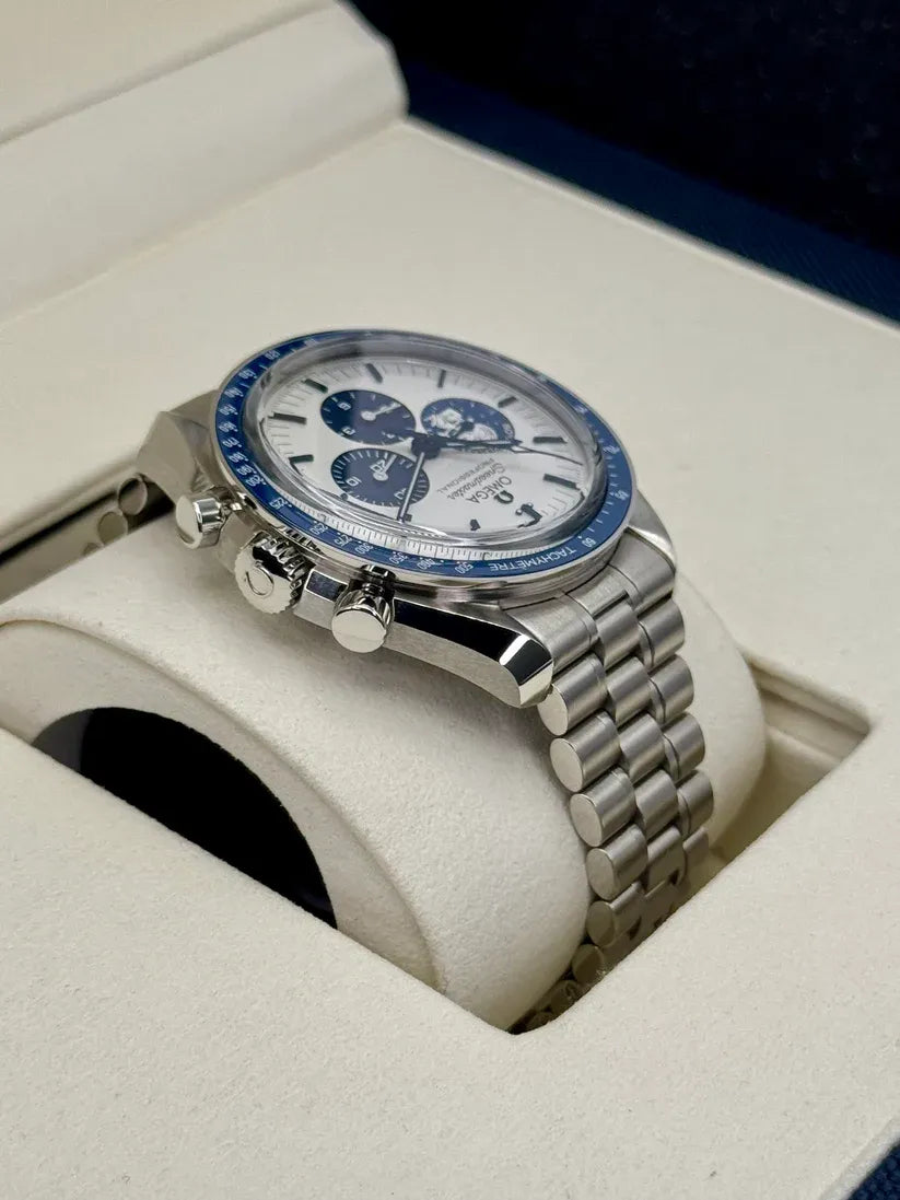 Omega Speedmaster Silver Snoopy Award Watch 42mm 310.32.42.50.02.001