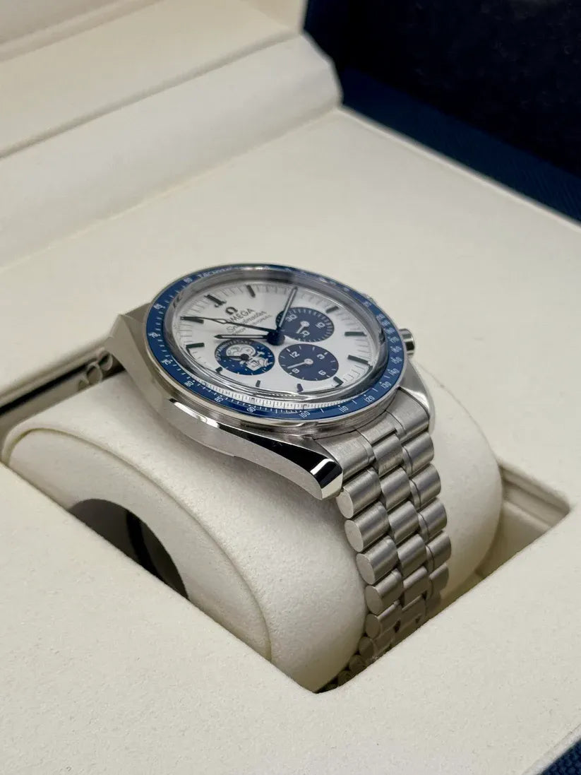 Omega Speedmaster Silver Snoopy Award Watch 42mm 310.32.42.50.02.001