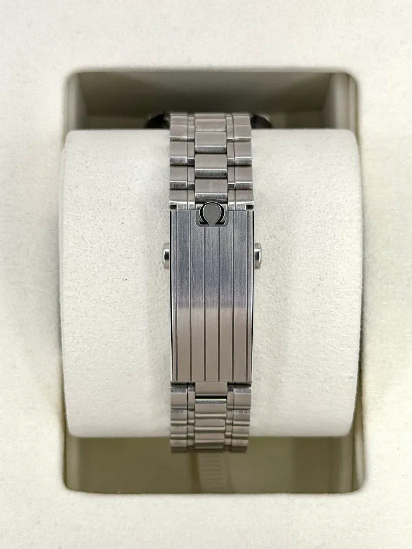 Omega Speedmaster Silver Snoopy Award Watch 42mm 310.32.42.50.02.001