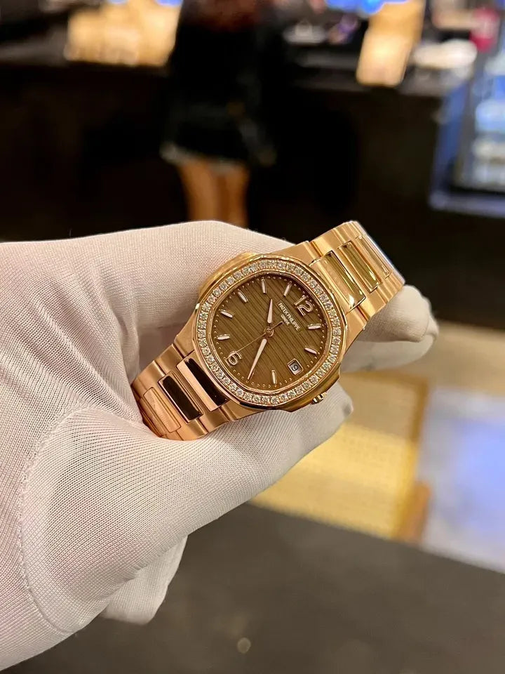 Patek Philippe Nautilus Watch 32mm 7010/1R-012