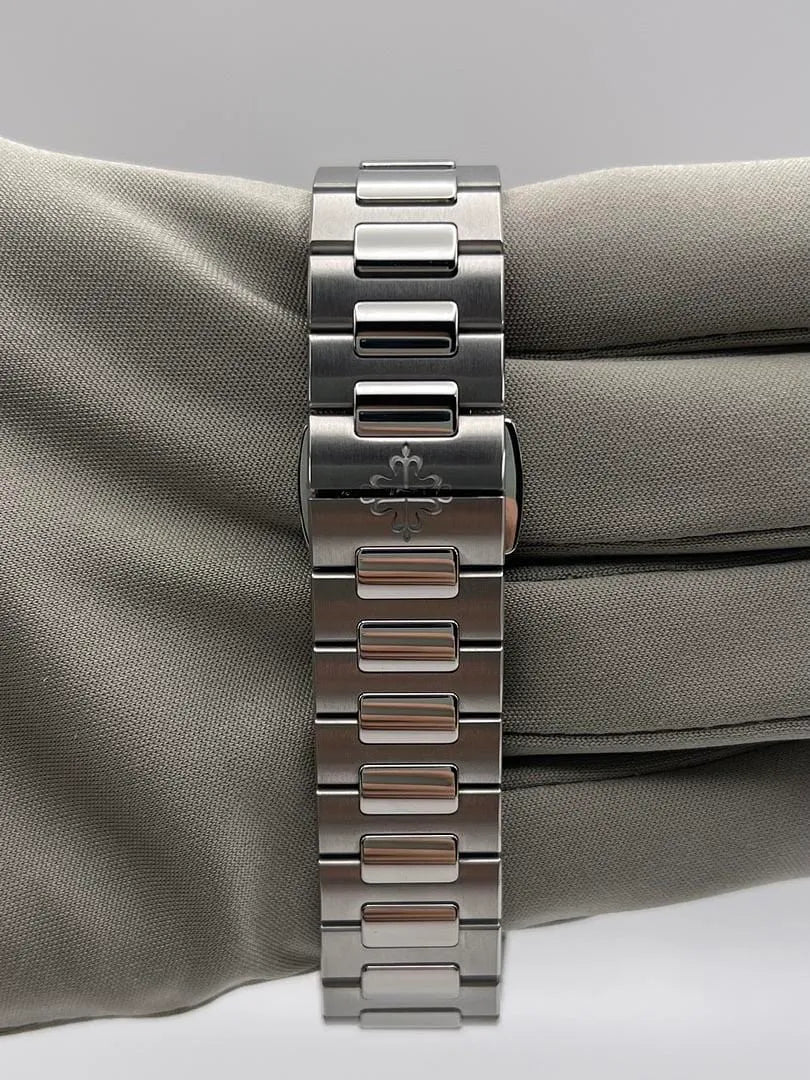 Patek Philippe Nautilus Watch 35.2mm 7118/1A-001