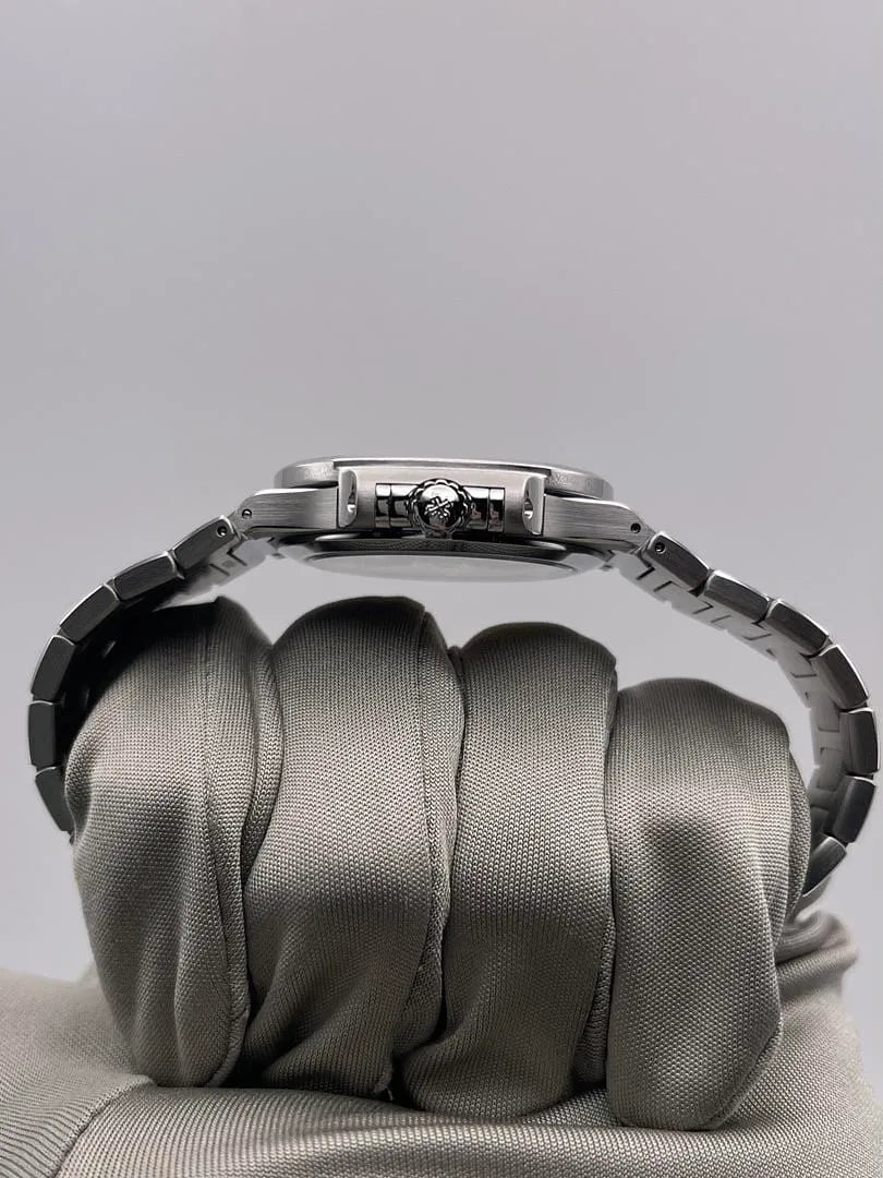 Patek Philippe Nautilus Watch 35.2mm 7118/1A-001