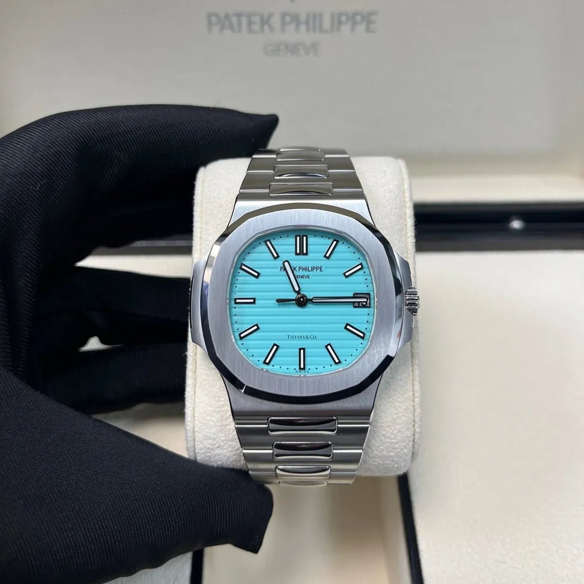Patek Philippe Nautilus Watch 40mm 5711/1A-018