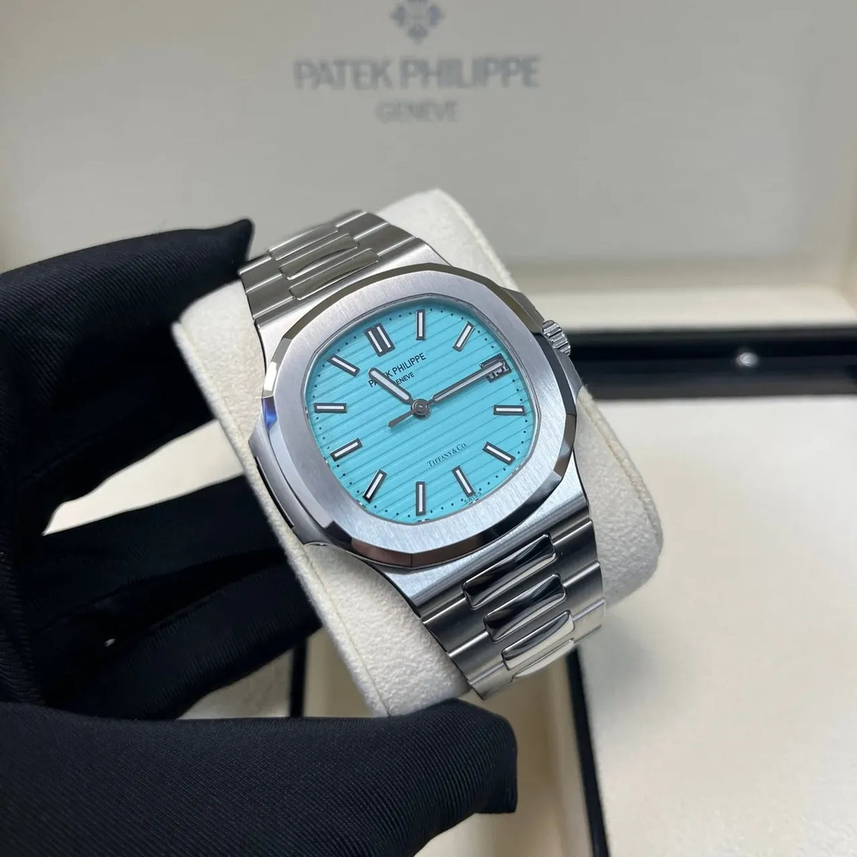 Patek Philippe Nautilus Watch 40mm 5711/1A-018