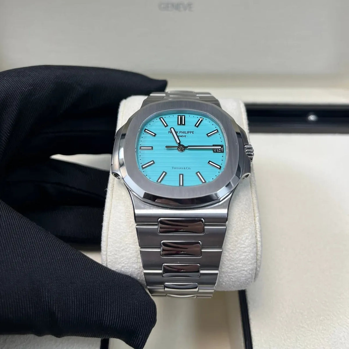 Patek Philippe Nautilus Watch 40mm 5711/1A-018