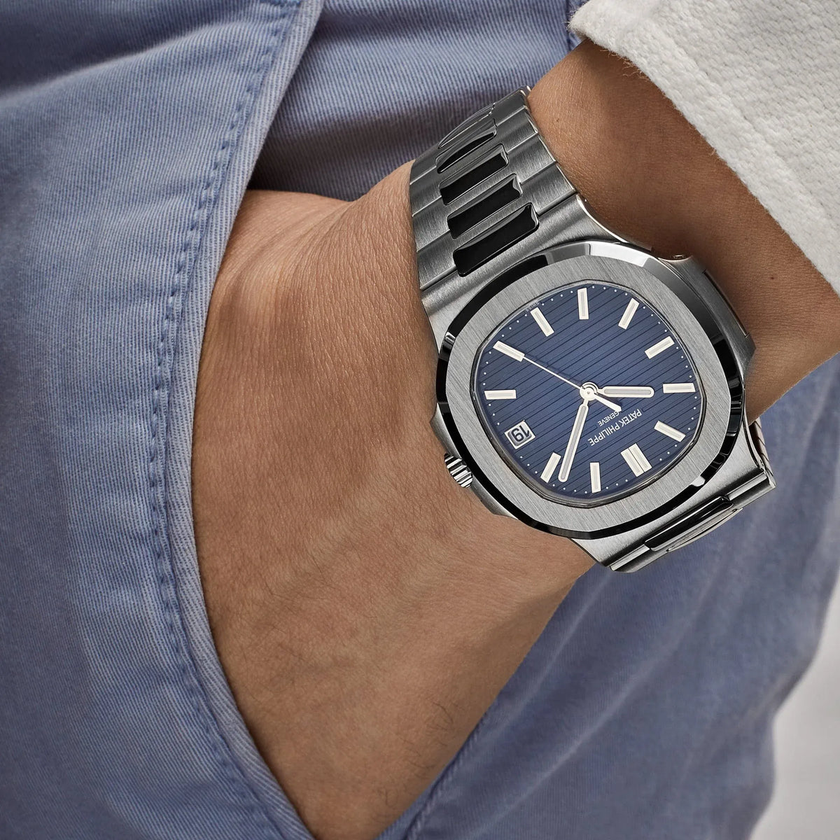 Patek Philippe Nautilus Watch 41mm 5811/1G-001