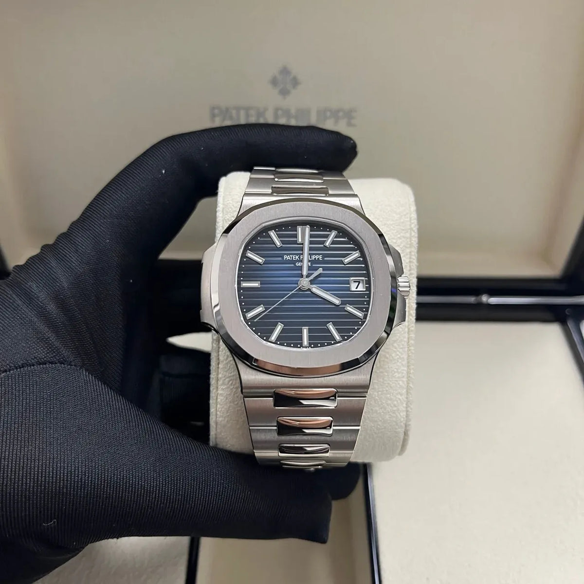 Patek Philippe Nautilus Watch 41mm 5811/1G-001