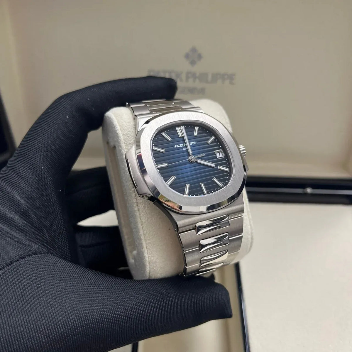 Patek Philippe Nautilus Watch 41mm 5811/1G-001