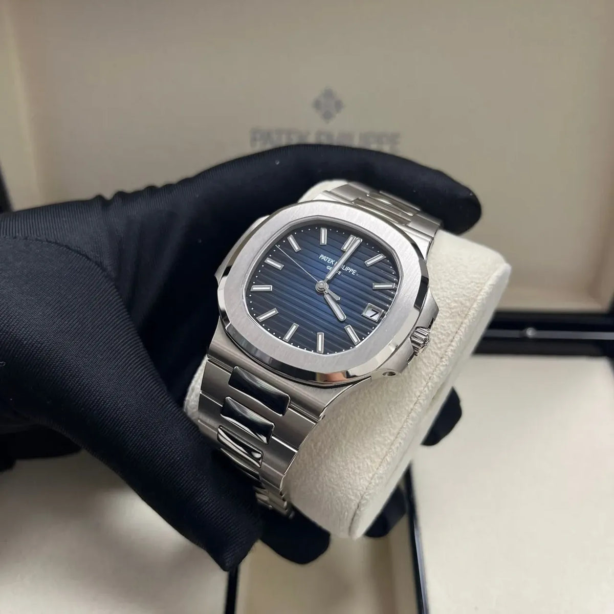 Patek Philippe Nautilus Watch 41mm 5811/1G-001