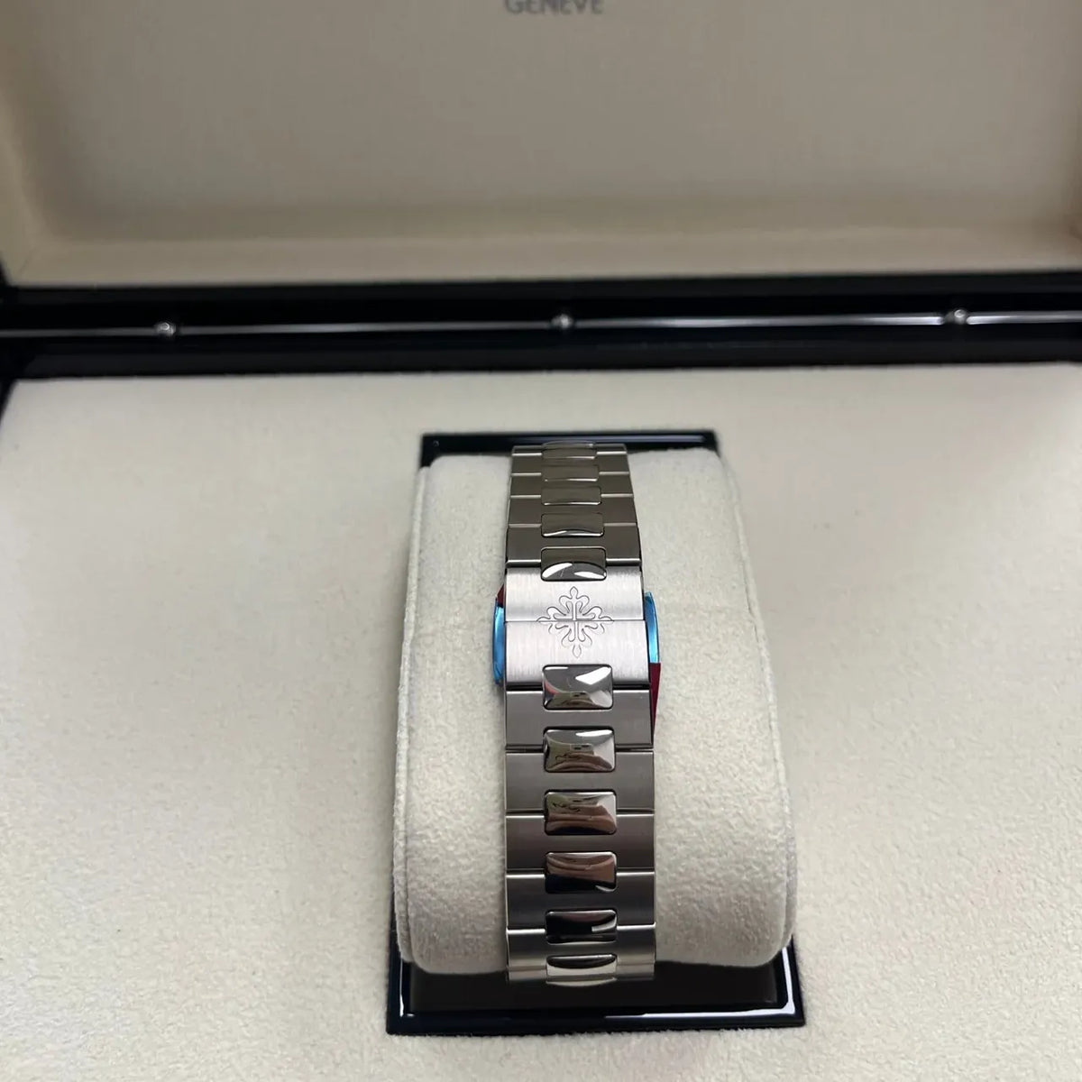 Patek Philippe Nautilus Watch 41mm 5811/1G-001