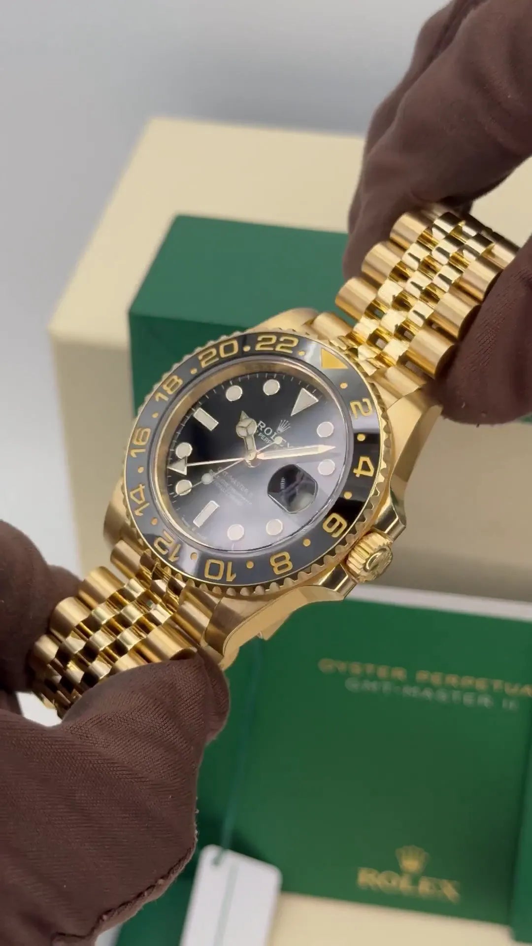 Rolex GMT-Master II Watch 40mm 126718grnr-0001