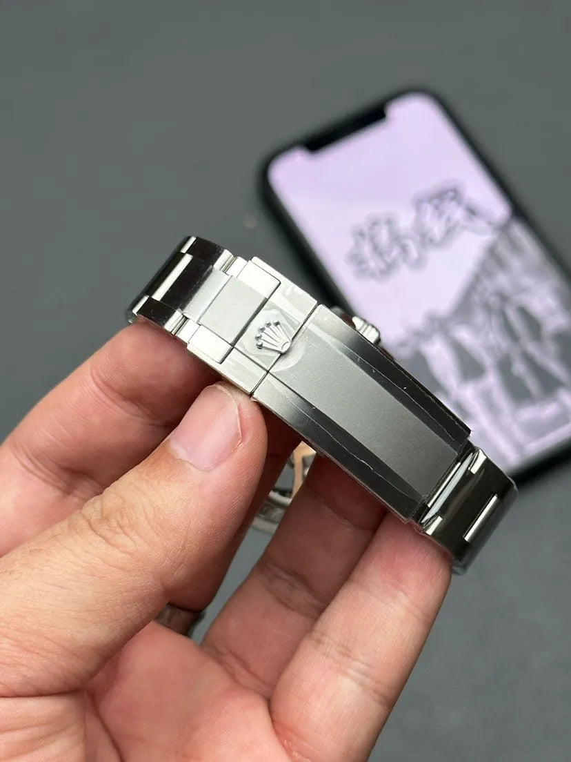 Rolex Submariner Watch 40mm 116610