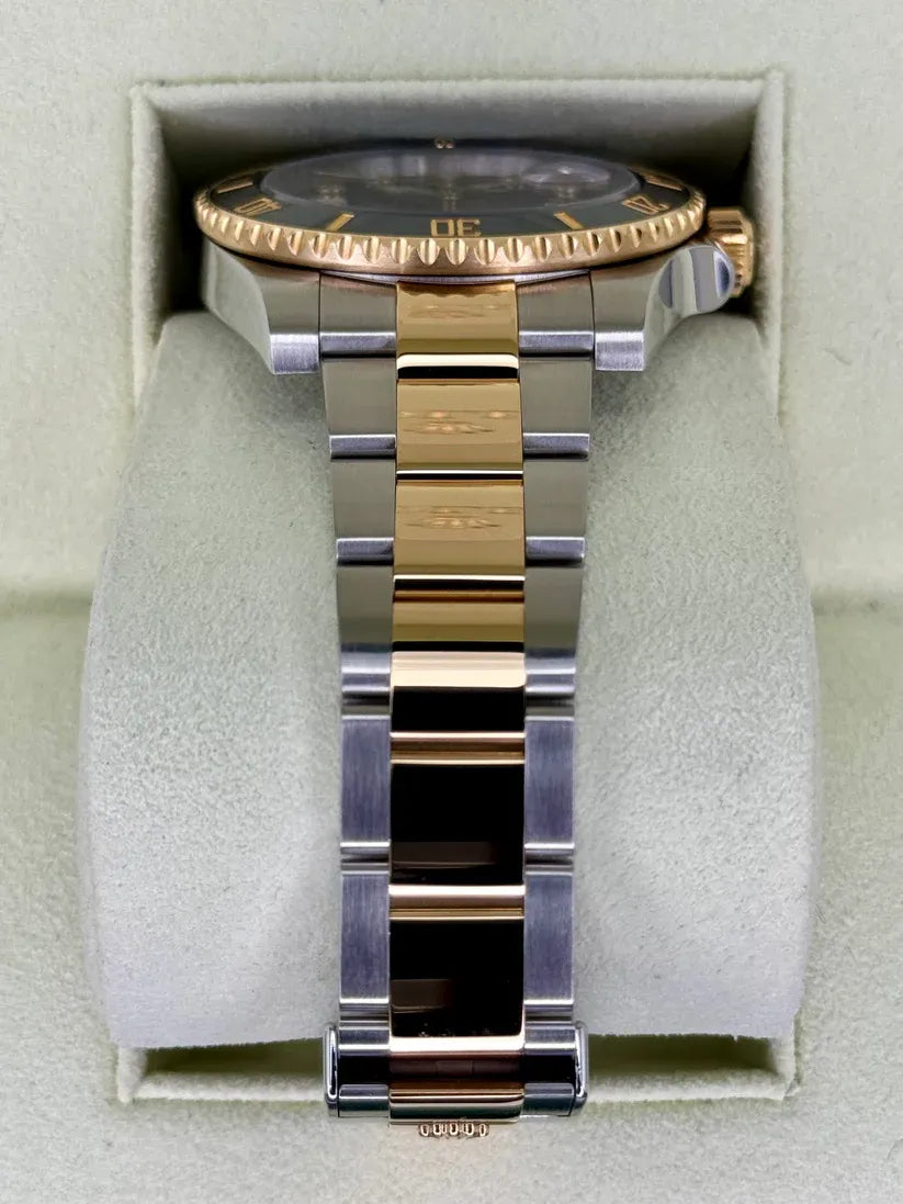 Rolex Submariner Watch 40mm 116613LN